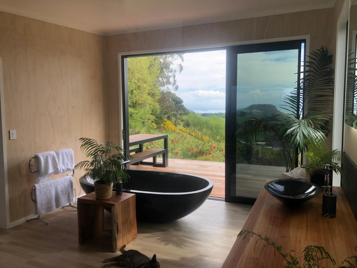 Whakaipo Bay Cabin Retreat Таупо Екстериор снимка